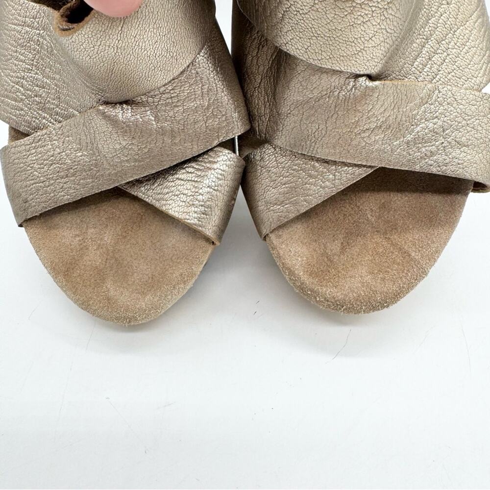 CLARKS Caslynn Diem High Heel Wedge Sandal Gold Metallic Size 7 Office‎ Dressy - Picture 13 of 14